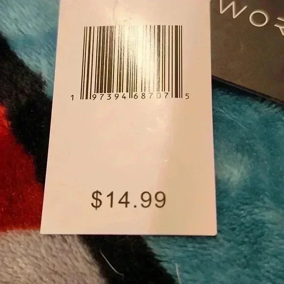 Leopard print BIOWORLD thong sandals. - Picture 2 of 5